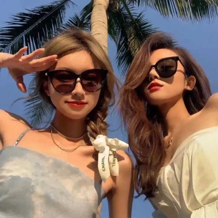 腰间持枪